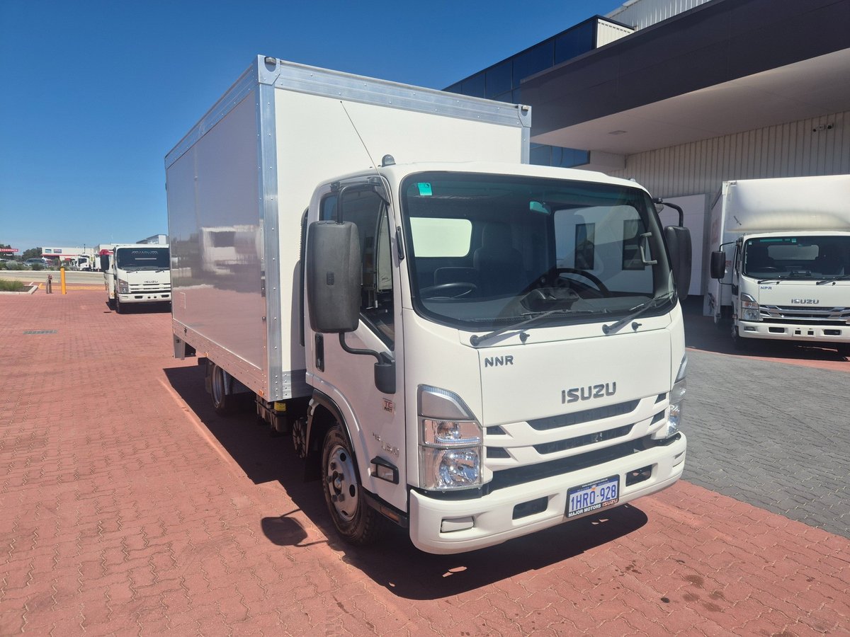 2022 Isuzu Trucks Nnr 45 150 Amt Van And Lift image 15