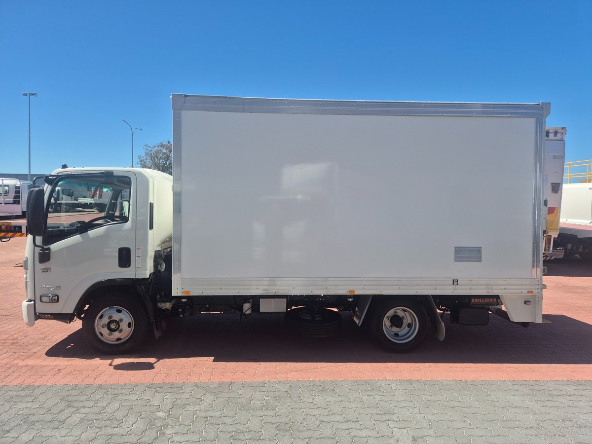 2022 Isuzu Trucks Nnr 45 150 Amt Van And Lift image 18
