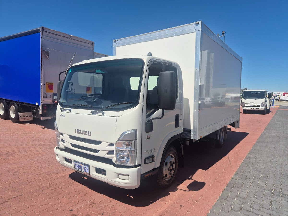 2022 Isuzu Trucks Nnr 45 150 Amt Van And Lift image 2