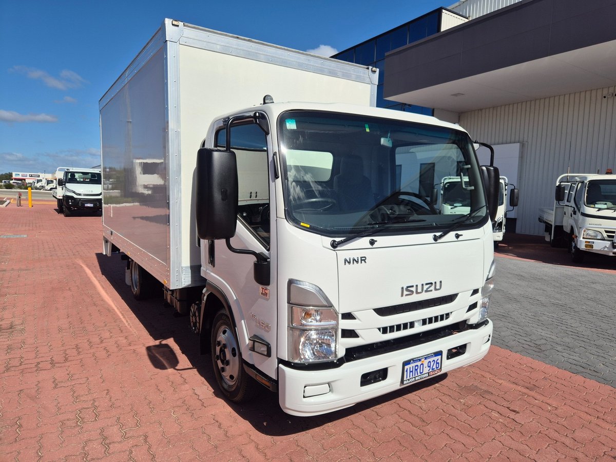 2022 Isuzu Trucks Nnr 45 150 Amt Van And Lift image 10