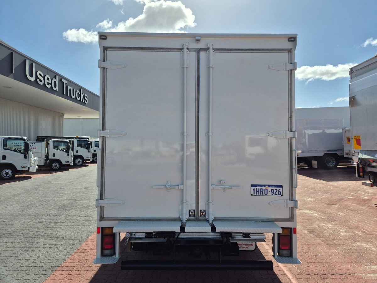 2022 Isuzu Trucks Nnr 45 150 Amt Van And Lift image 22