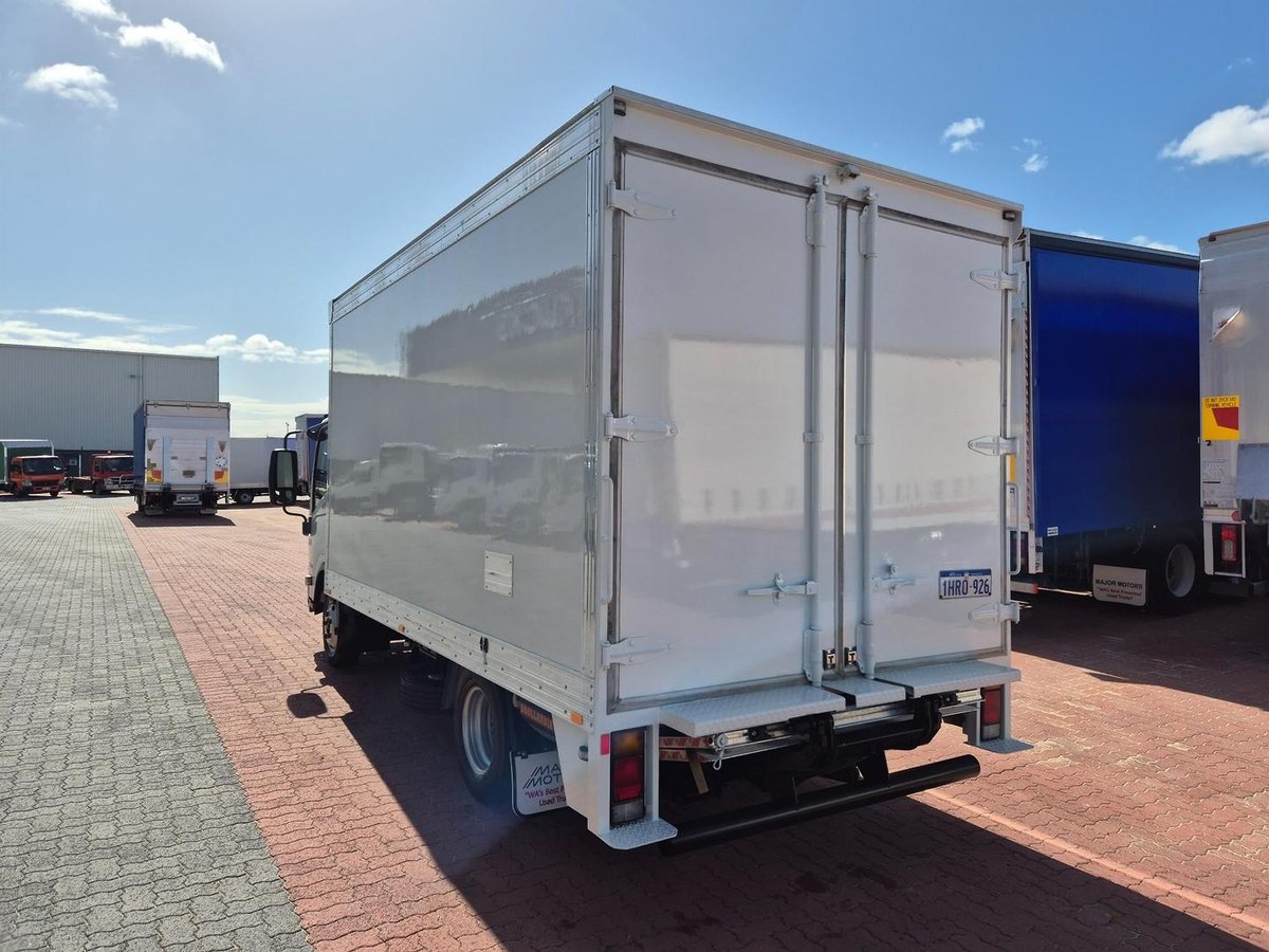 2022 Isuzu Nnr 45 150 Amt Van And Lift image 5
