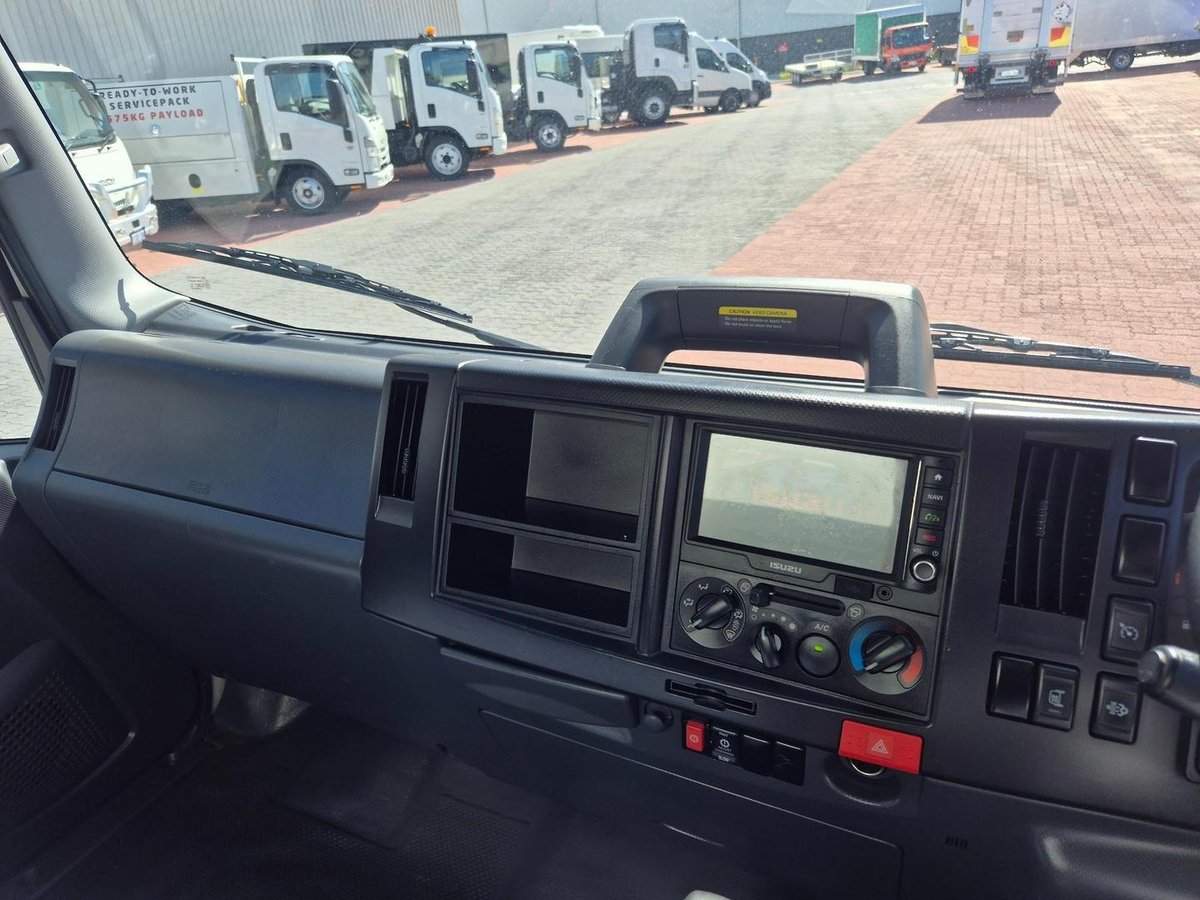 2022 Isuzu Nnr 45 150 Amt Van And Lift image 9