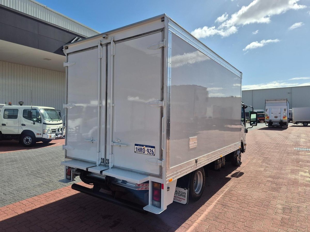 2022 Isuzu Nnr 45 150 Amt Van And Lift image 14