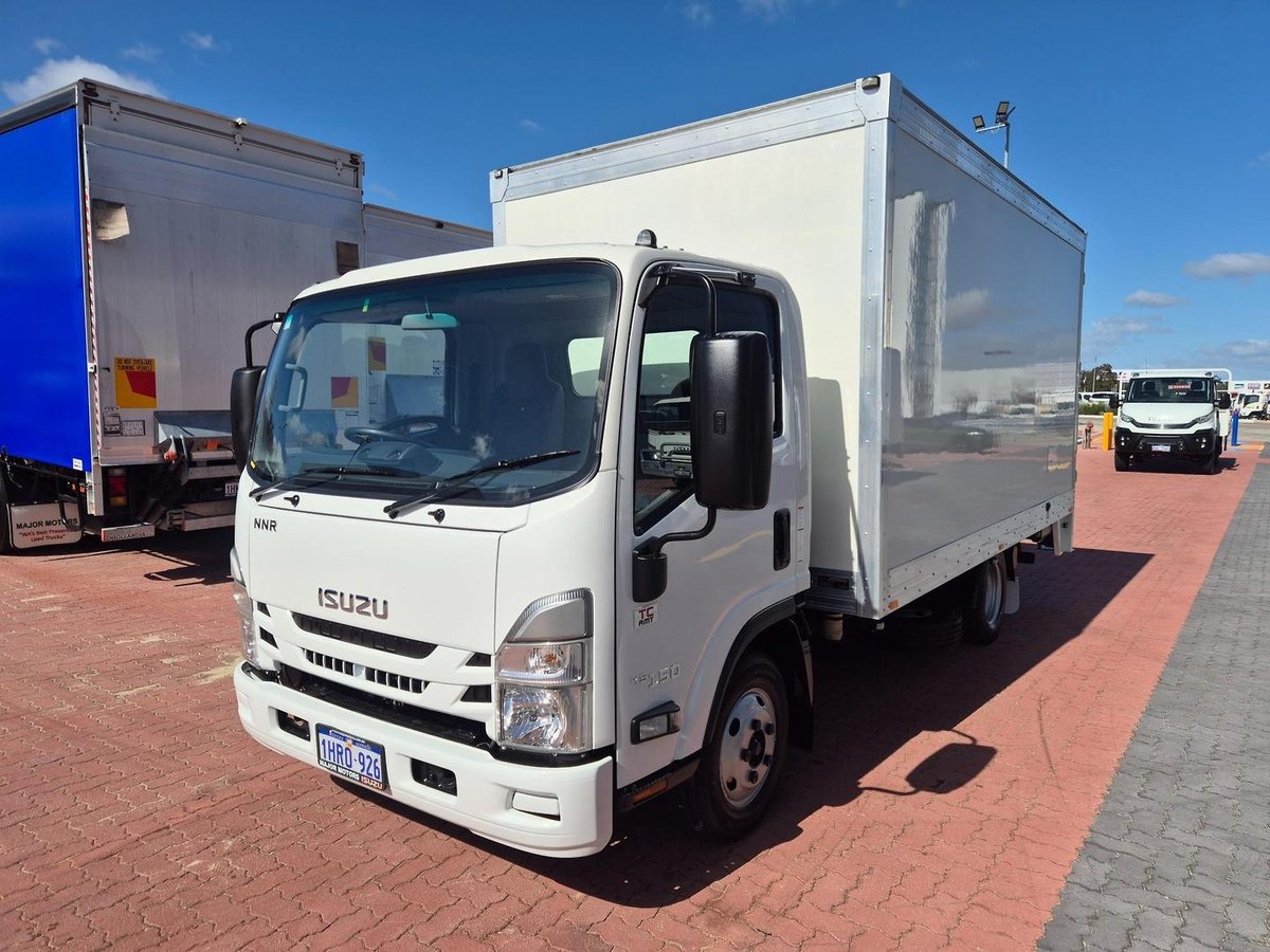 2022 Isuzu Nnr 45 150 Amt Van And Lift image 21
