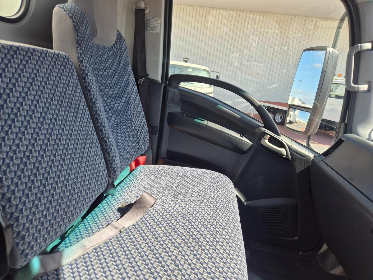 2022 Isuzu Nnr 45 150 Amt Van And Lift image 11