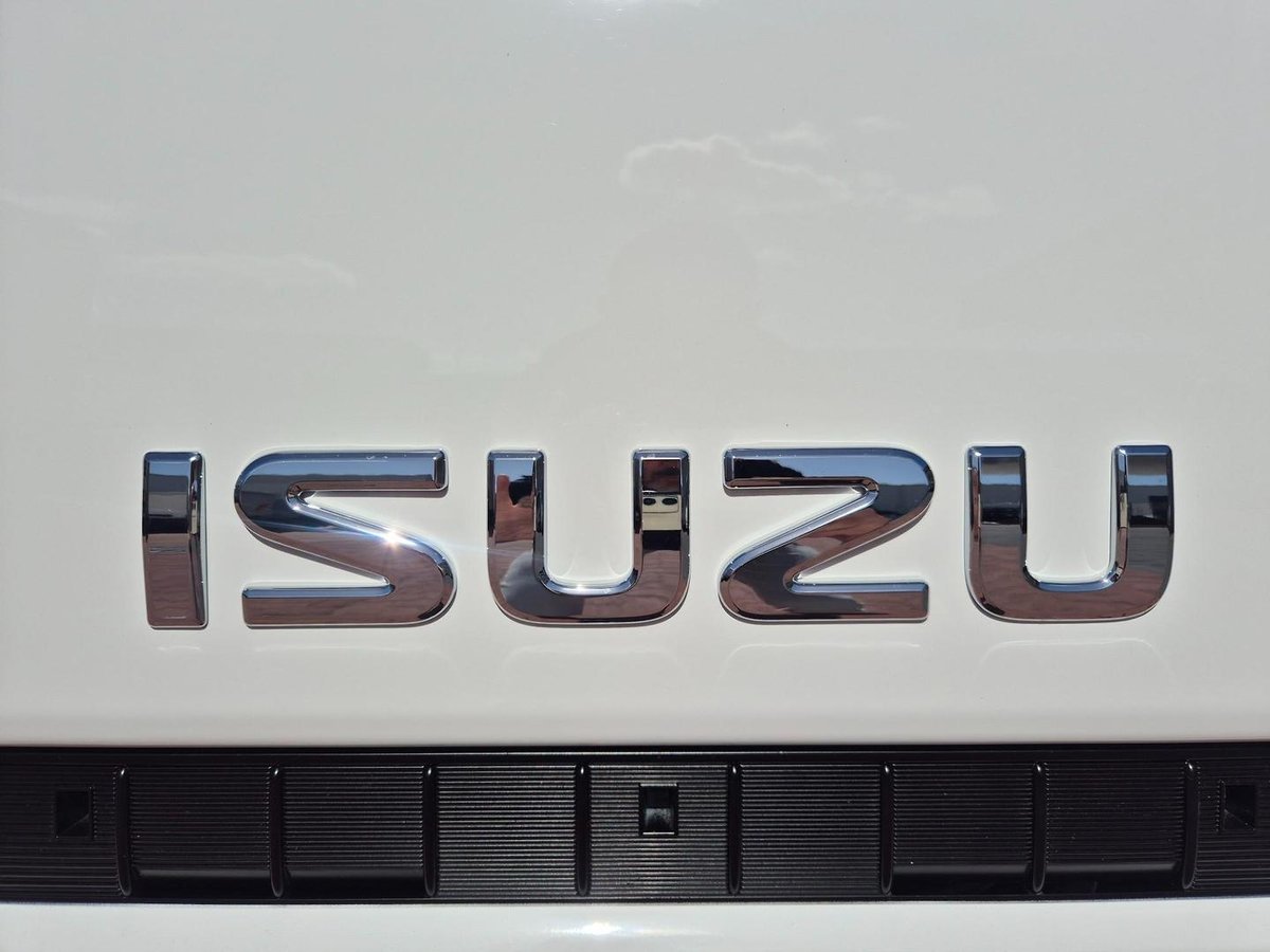 2022 Isuzu Nnr 45 150 Amt Van And Lift image 16