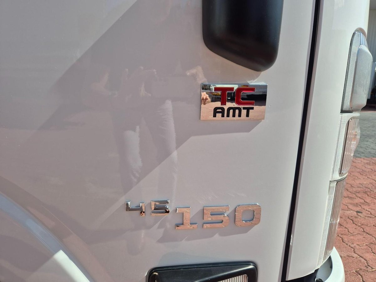 2022 Isuzu Nnr 45 150 Amt Van And Lift image 18