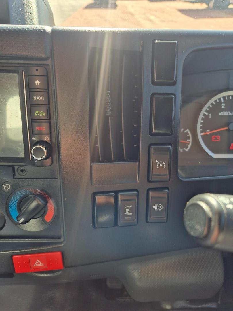 2022 Isuzu Nnr 45 150 Amt Van And Lift image 17