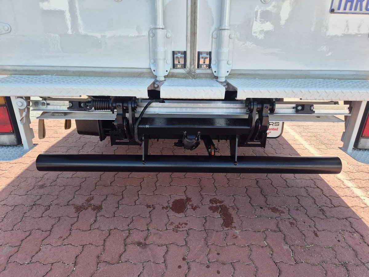 2022 Isuzu Nnr 45 150 Amt Van And Lift image 23