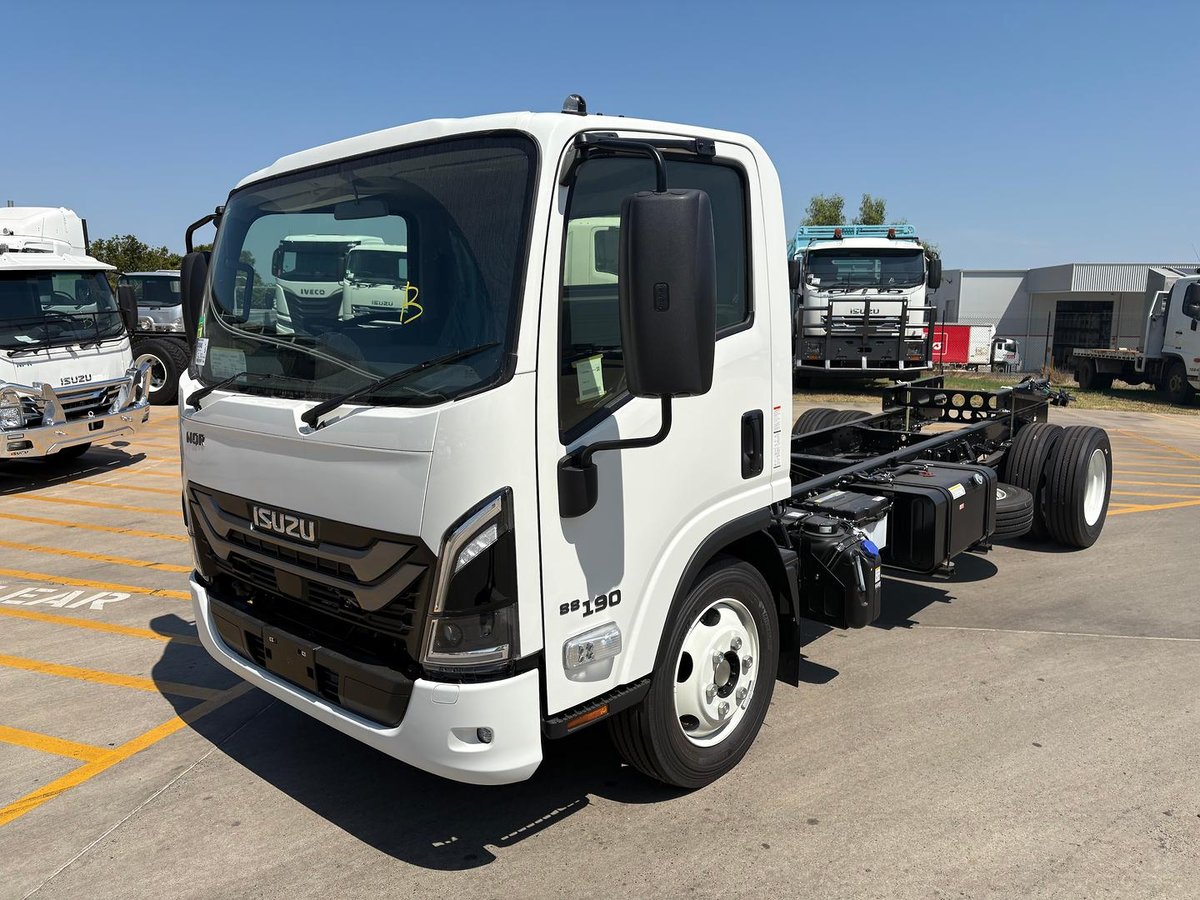 2026 Isuzu N Series image 4
