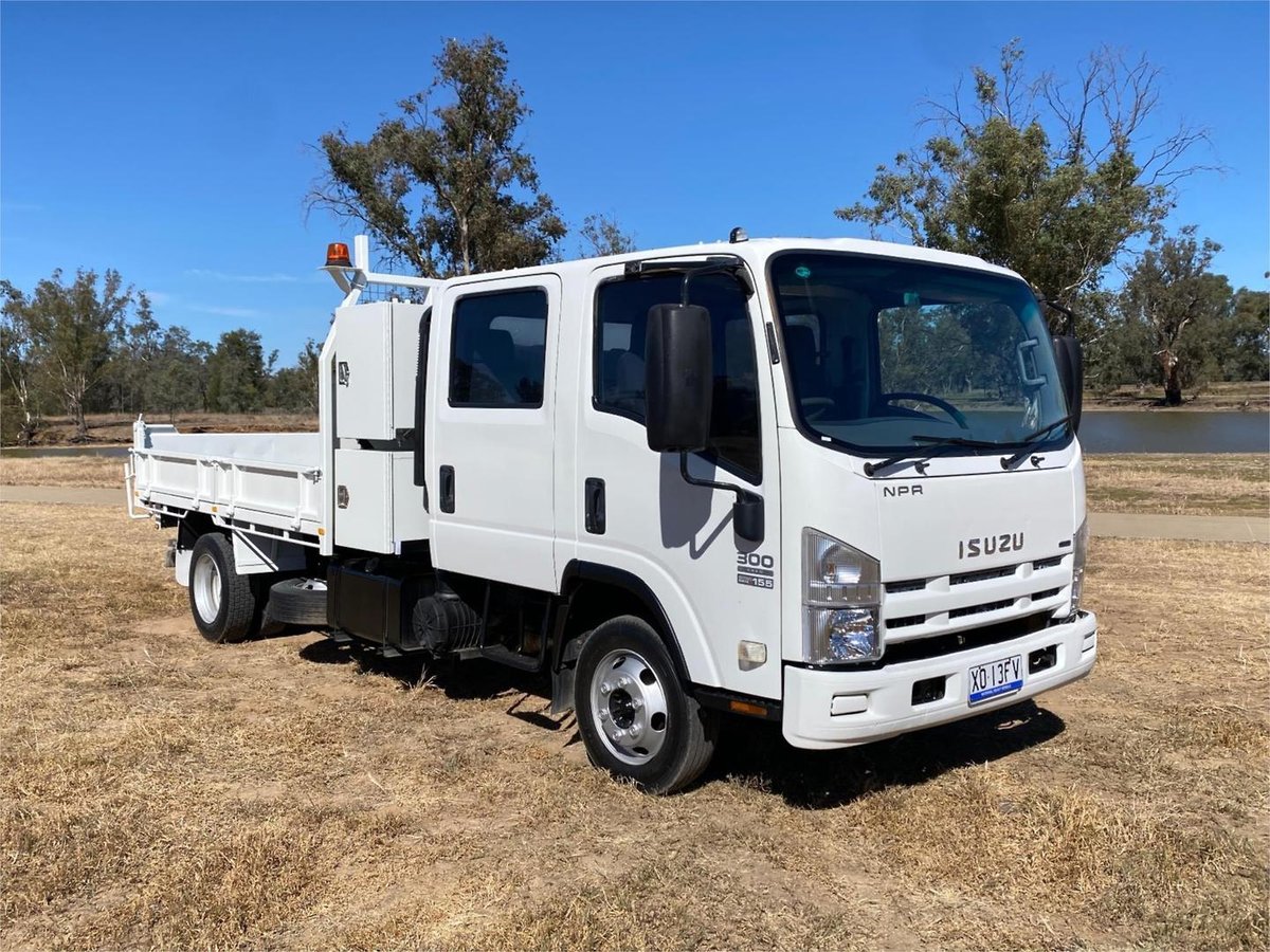 2009 Isuzu N Series Npr 300 image 9