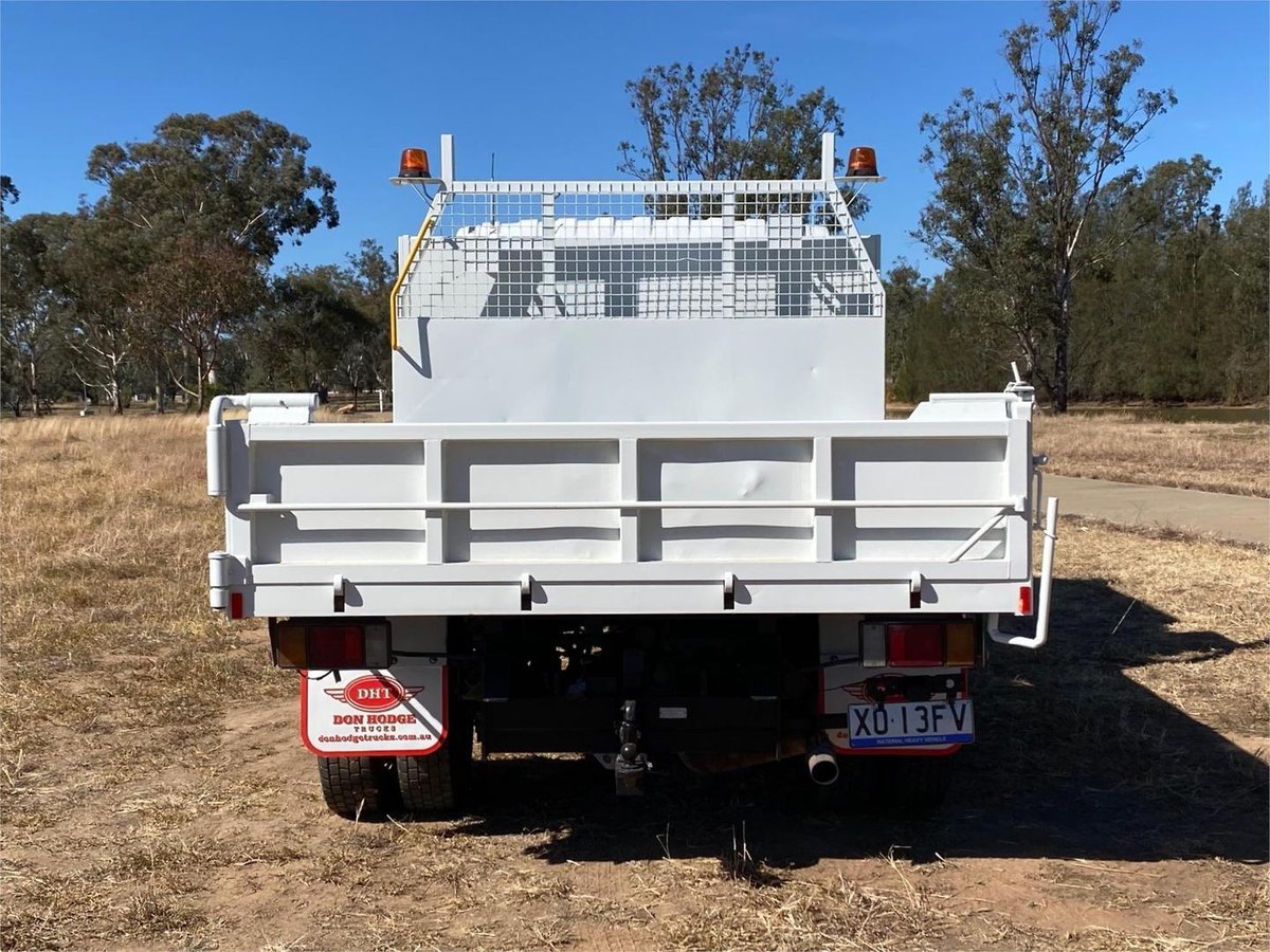 2009 Isuzu N Series Npr 300 image 5