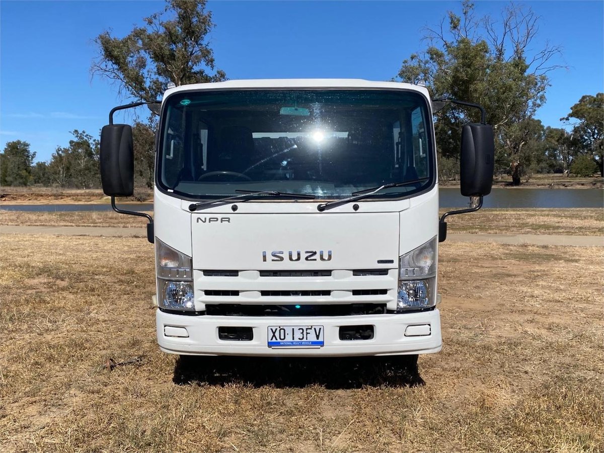 2009 Isuzu N Series Npr 300 image 10