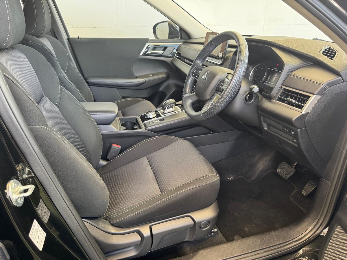 2022 Mitsubishi Outlander ES ZM MY23 AWD image 10