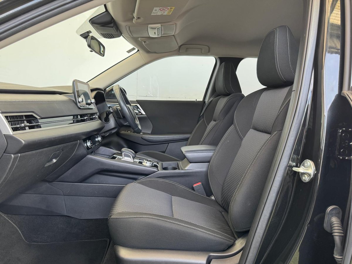 2022 Mitsubishi Outlander ES ZM MY23 AWD image 12