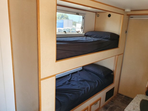 2012 Isuzu Trucks Nps300 4x4 Camper/motorhome image 13