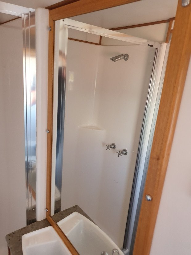 2012 Isuzu Trucks Nps300 4x4 Camper/motorhome image 18