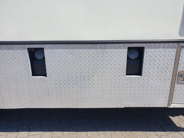2012 Isuzu Trucks Nps300 4x4 Camper/motorhome image 32