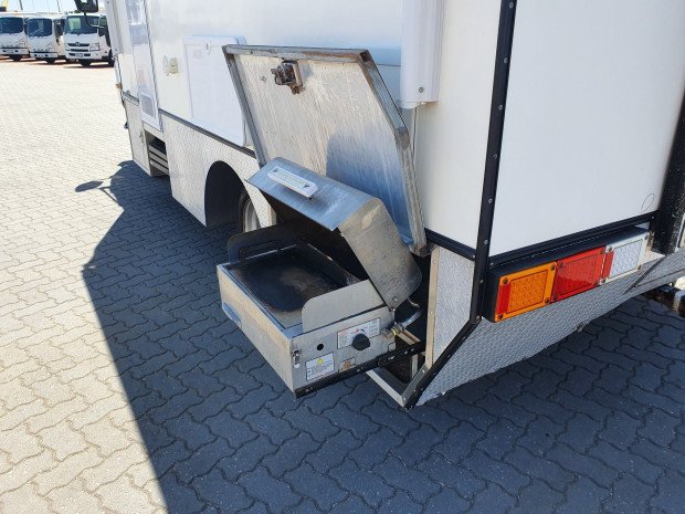 2012 Isuzu Trucks Nps300 4x4 Camper/motorhome image 8