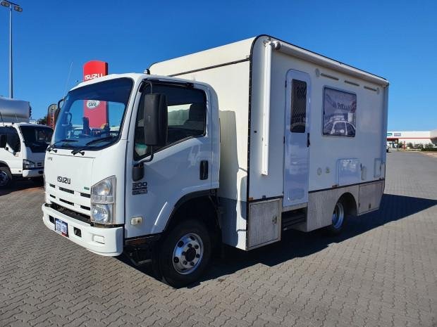 2012 Isuzu Nps300 4X4 Camper/Motorhome image 40