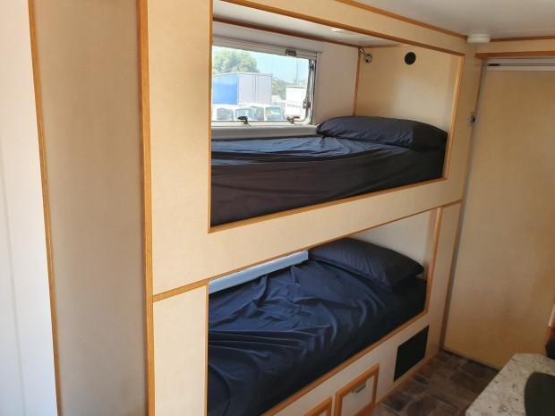 2012 Isuzu Nps300 4X4 Camper/Motorhome image 13