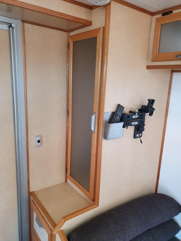 2012 Isuzu Nps300 4X4 Camper/Motorhome image 35