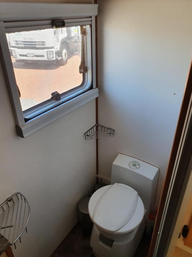 2012 Isuzu Nps300 4X4 Camper/Motorhome image 34