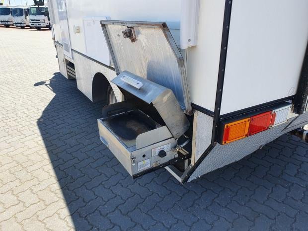 2012 Isuzu Nps300 4X4 Camper/Motorhome image 8