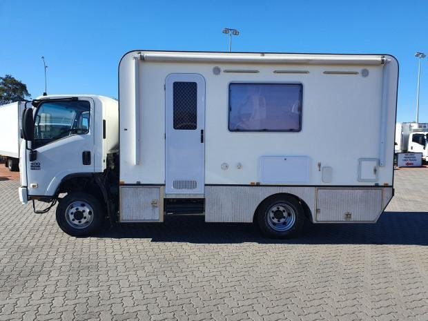 2012 Isuzu Nps300 4X4 Camper/Motorhome image 38