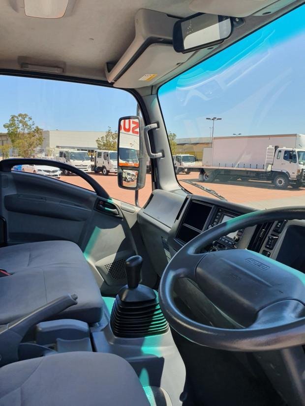 2012 Isuzu Nps300 4X4 Camper/Motorhome image 6