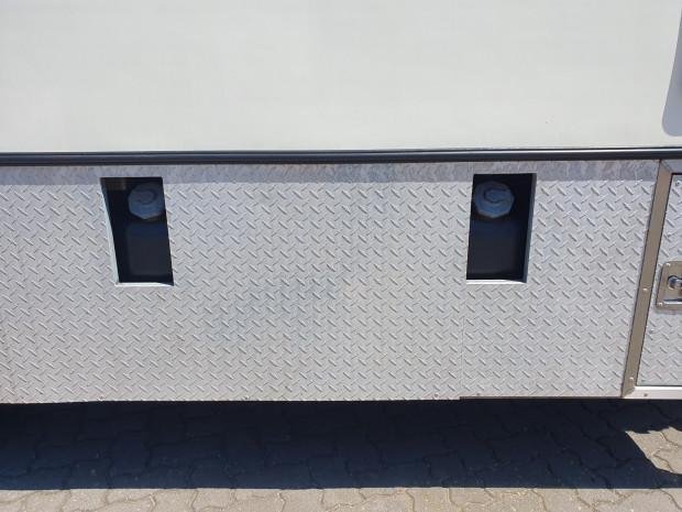 2012 Isuzu Nps300 4X4 Camper/Motorhome image 32
