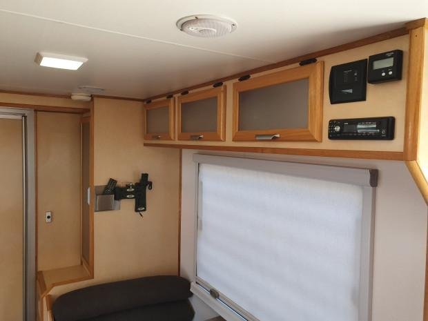 2012 Isuzu Nps300 4X4 Camper/Motorhome image 12
