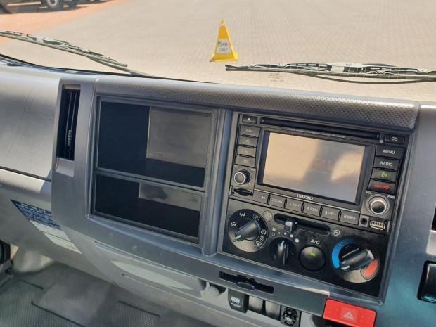 2012 Isuzu Nps300 4X4 Camper/Motorhome image 3