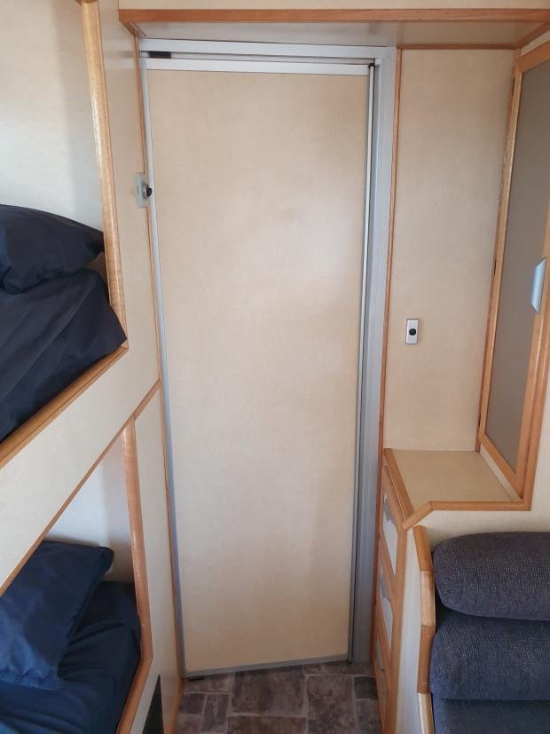 2012 Isuzu Nps300 4X4 Camper/Motorhome image 23