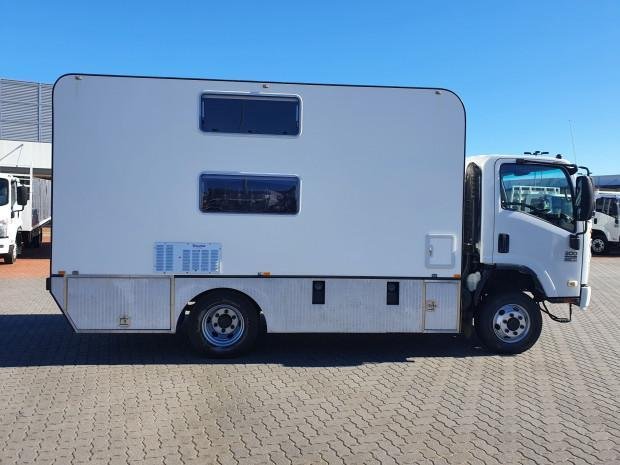 2012 Isuzu Nps300 4X4 Camper/Motorhome image 39