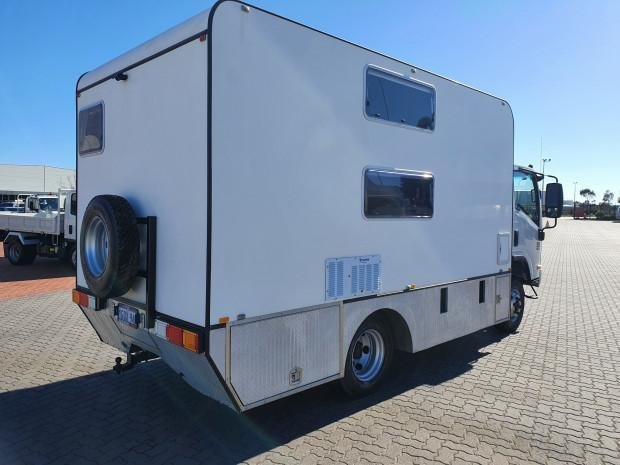 2012 Isuzu Nps300 4X4 Camper/Motorhome image 37