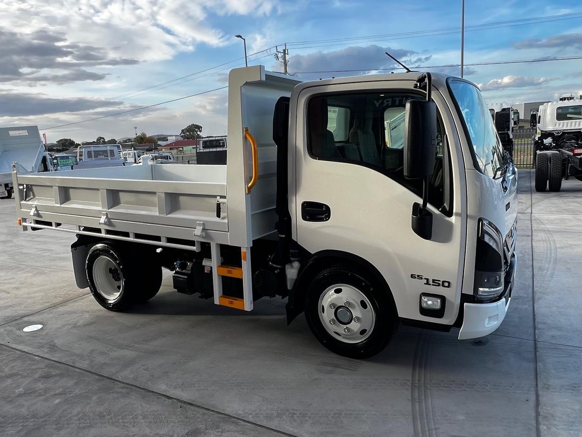 2026 Isuzu N Series NKR 65/45-150 DT D25 image 3