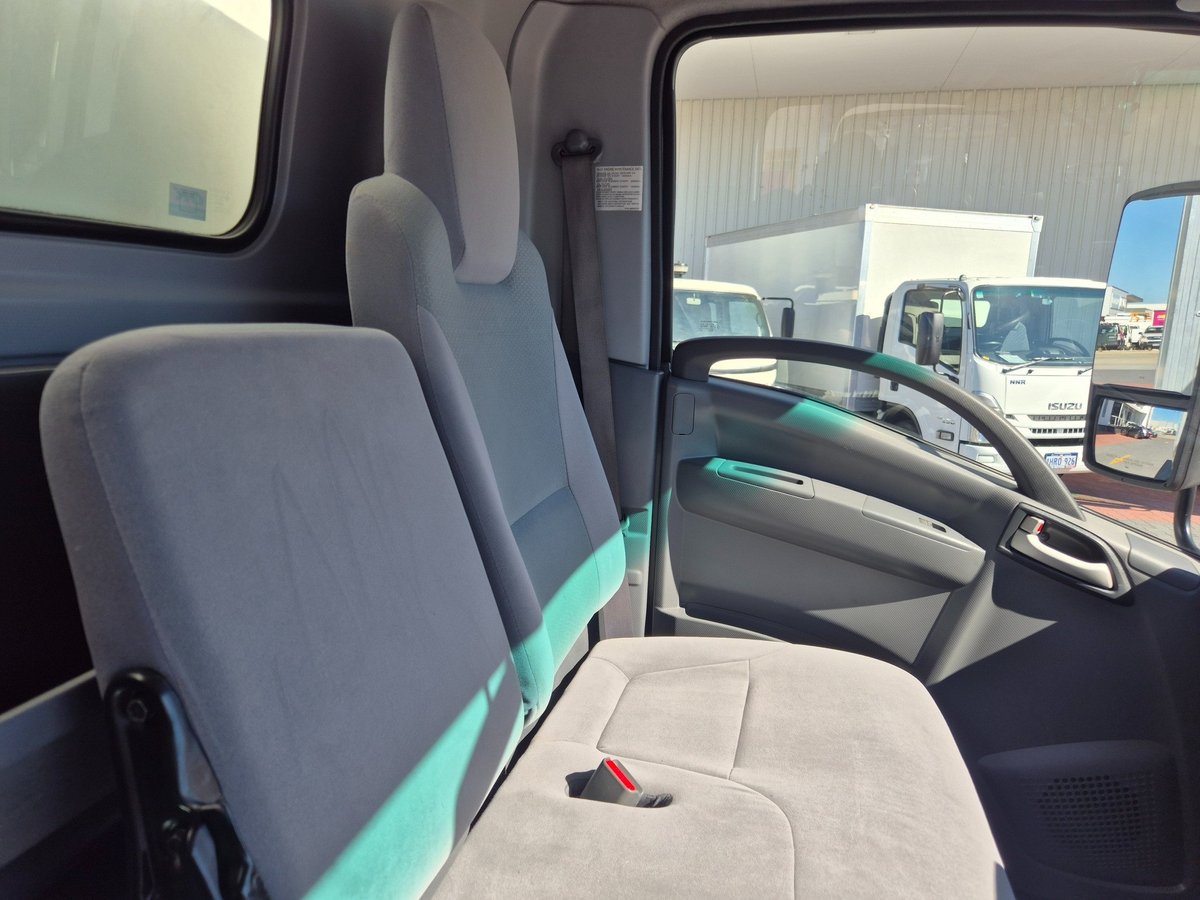 2021 Isuzu Trucks Nnr 45 150 6 Pallet Amt Van And Lift image 11