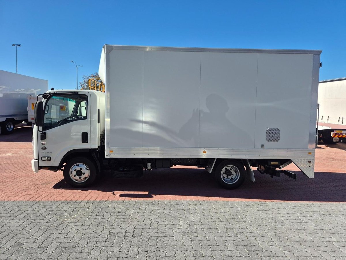 2021 Isuzu Nnr 45 150 6 Pallet Amt Van And Lift image 15