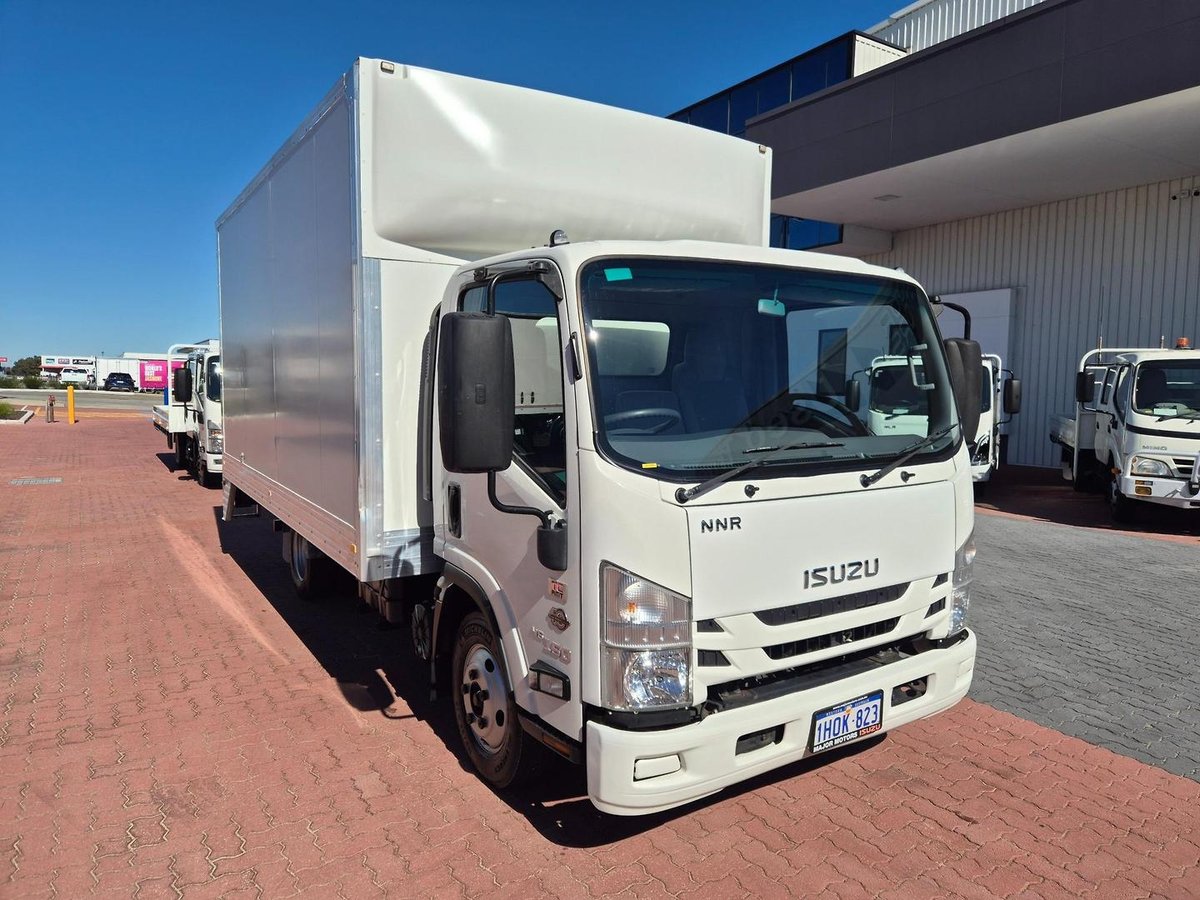 2021 Isuzu Nnr 45 150 6 Pallet Amt Van And Lift image 16