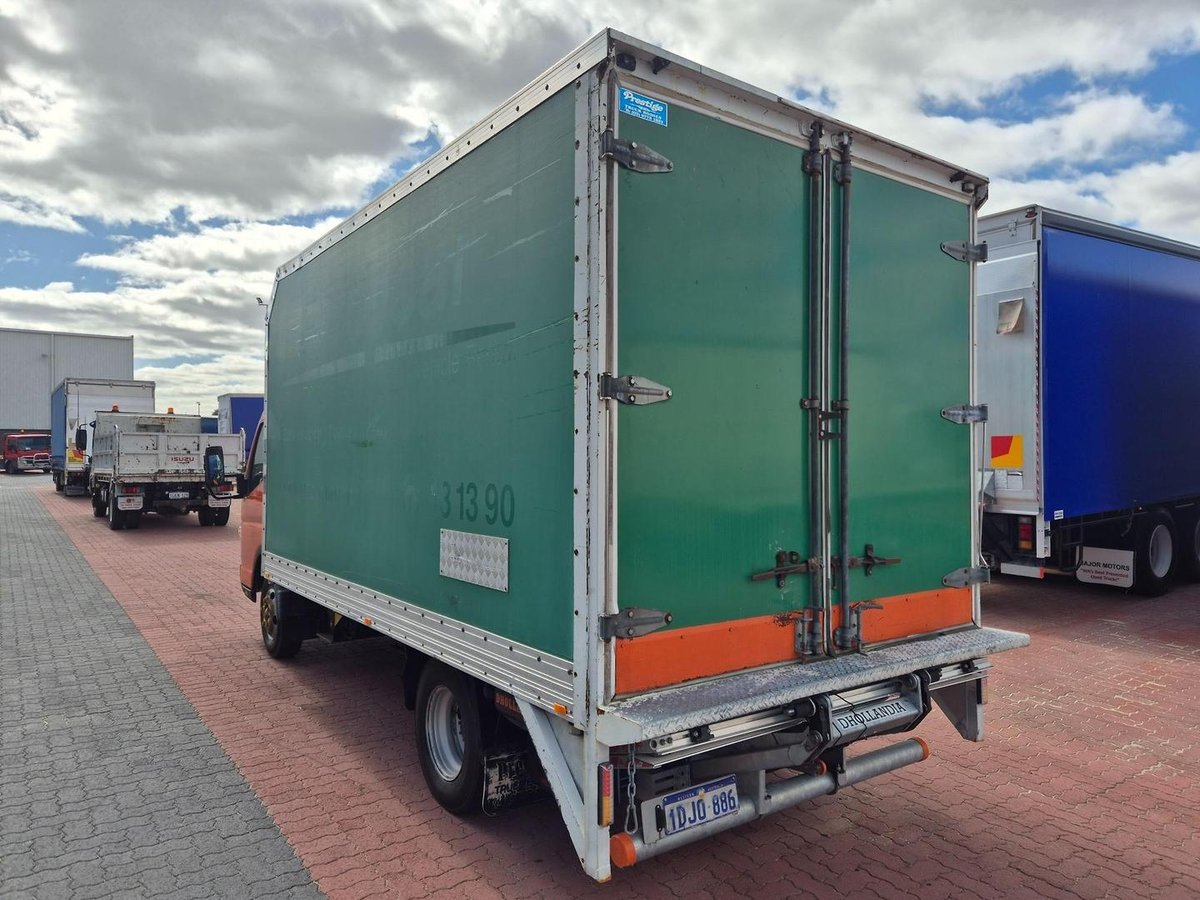 2003 Fuso Canter Car License Van And Lift image 3
