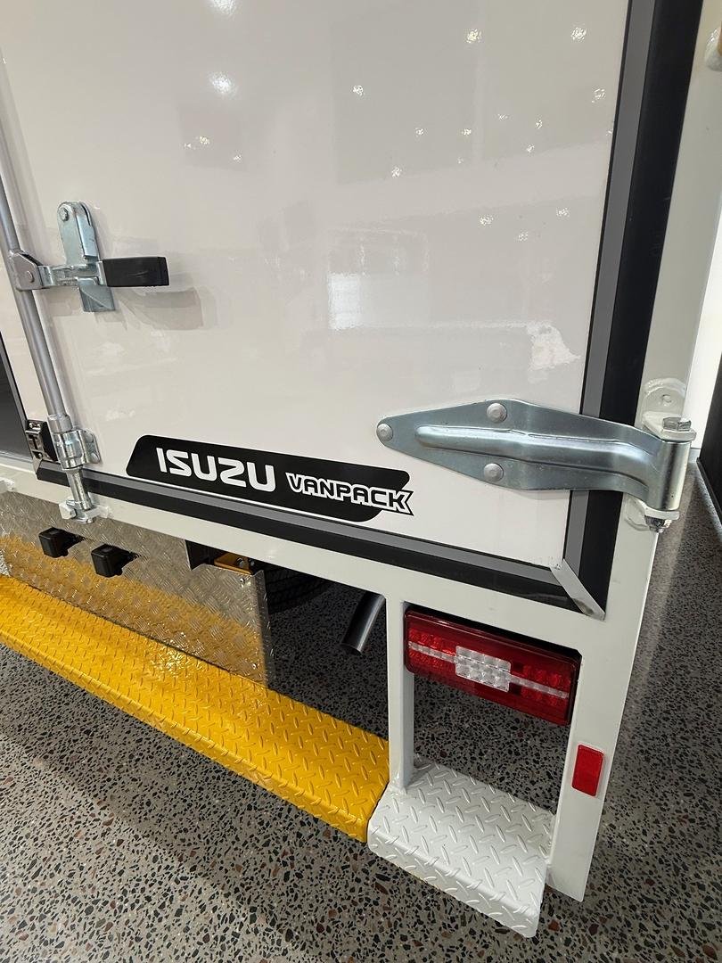 2026 Isuzu N Series Nnr 45-150 Dt D34 Vanpack image 6