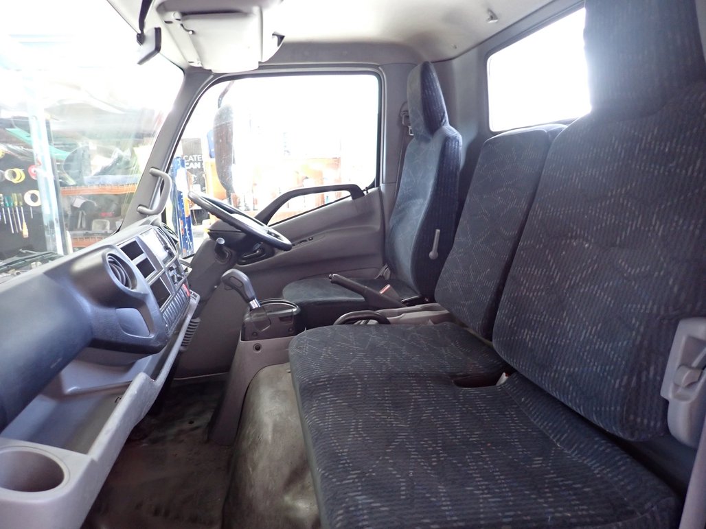 2020 Hino Dutro 300 image 18