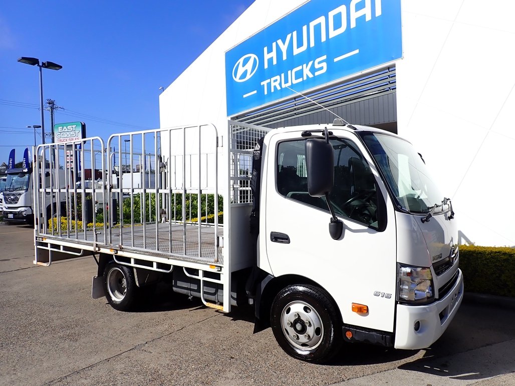 2020 Hino Dutro 300 image 5