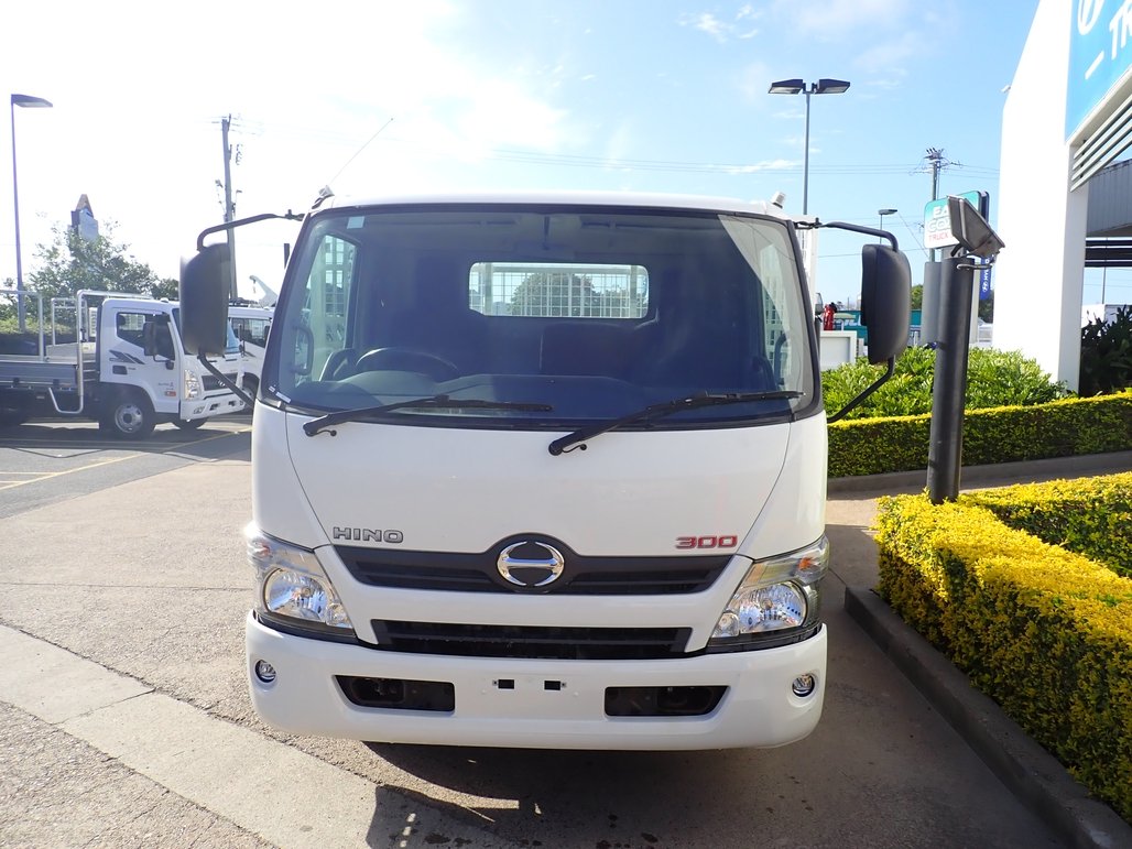 2020 Hino Dutro 300 image 8