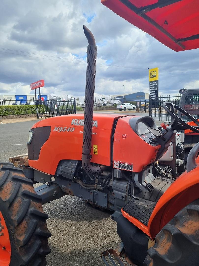 2020 Kubota M9540 image 11
