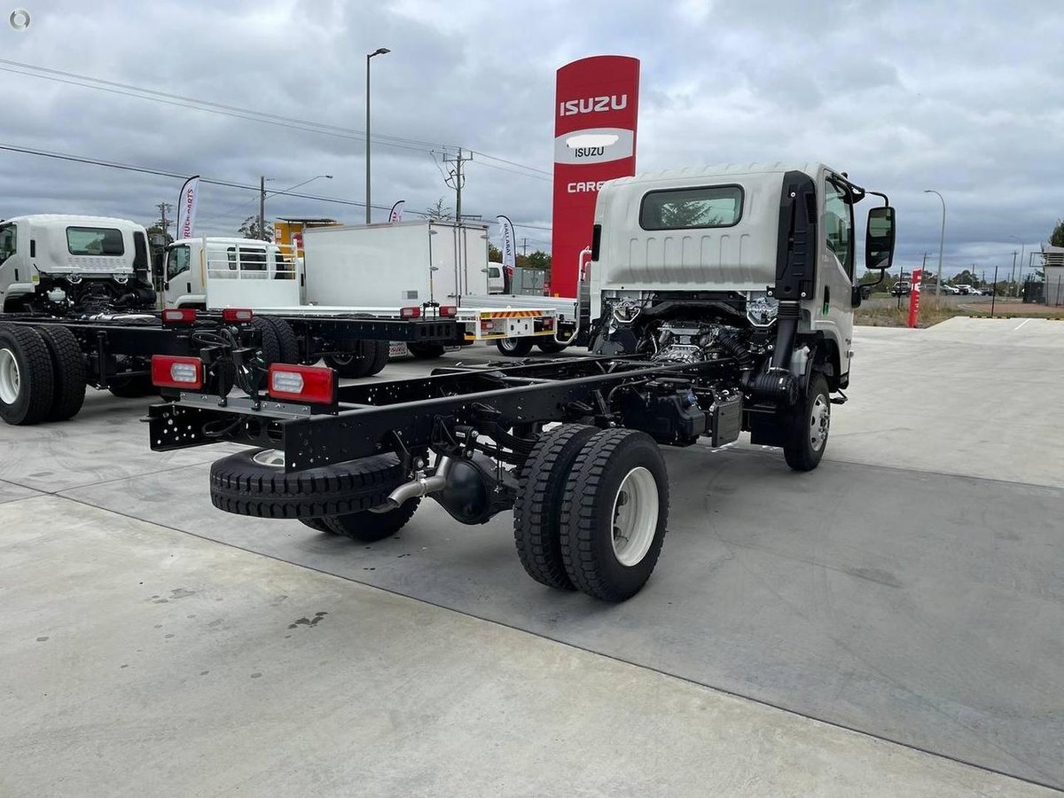 2026 Isuzu N Series image 5