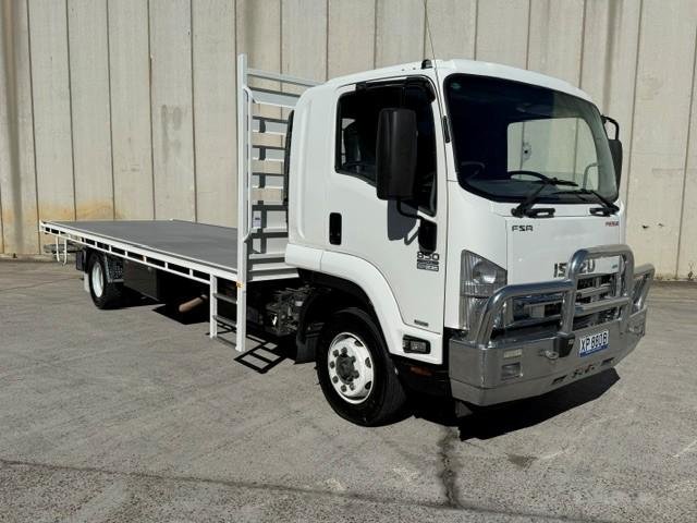 2015 Isuzu F Series image 9