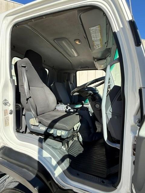 2015 Isuzu F Series image 10